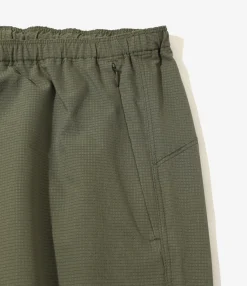 Sportswear Warm Up Cropped Pant - Olive - Cool Dots