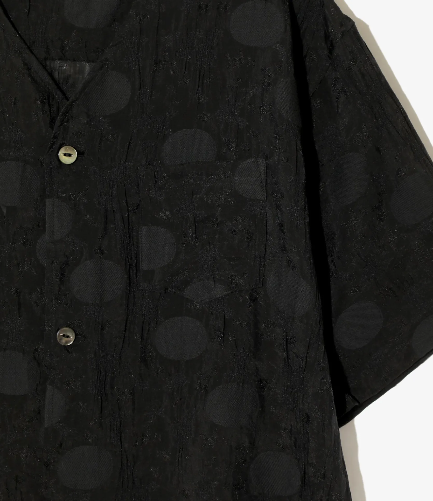 S/S V-Neck Shirt - Black - Shrunken Jacquard / Polka Dots