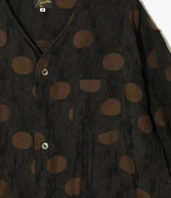 S/S V-Neck Shirt - Brown - Shrunken Jacquard / Polka Dots